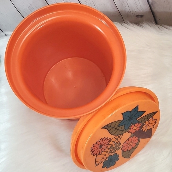 Vintage 70s Rubbermaid Plastic Groovy Flower Floral Cottagecore Orange Canister - Picture 8 of 14
